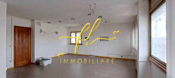 40m² Office in Castagneto Carducci, Italy No. 89216 3