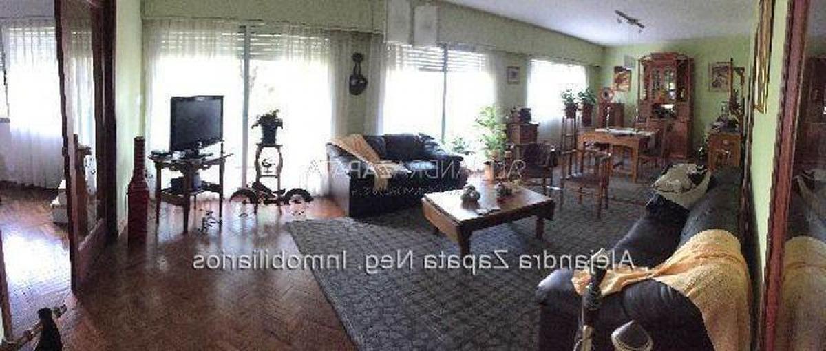 3 bedrooms Apartment in Montevideo, Uruguay No. 2390