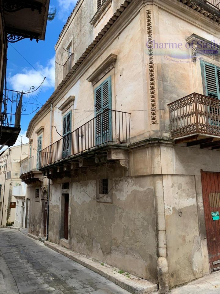 3 rooms Building in Modica, Italy No. 230707