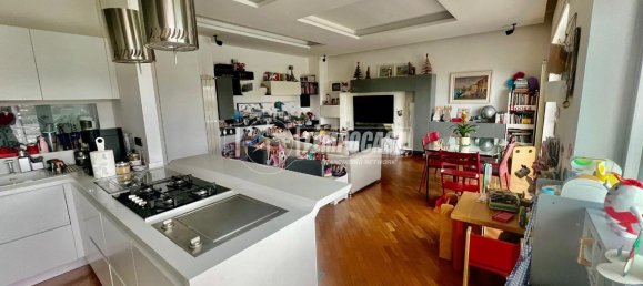 3 rooms Apartment in Naples, Italy No. 162739 3