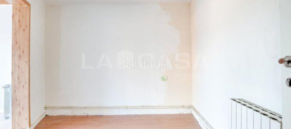 2 bedrooms Penthouse in L'Hospitalet de Llobregat, Spain No. 144375 3