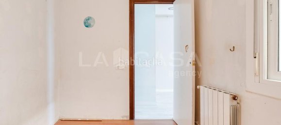 2 bedrooms Penthouse in L'Hospitalet de Llobregat, Spain No. 144375 5