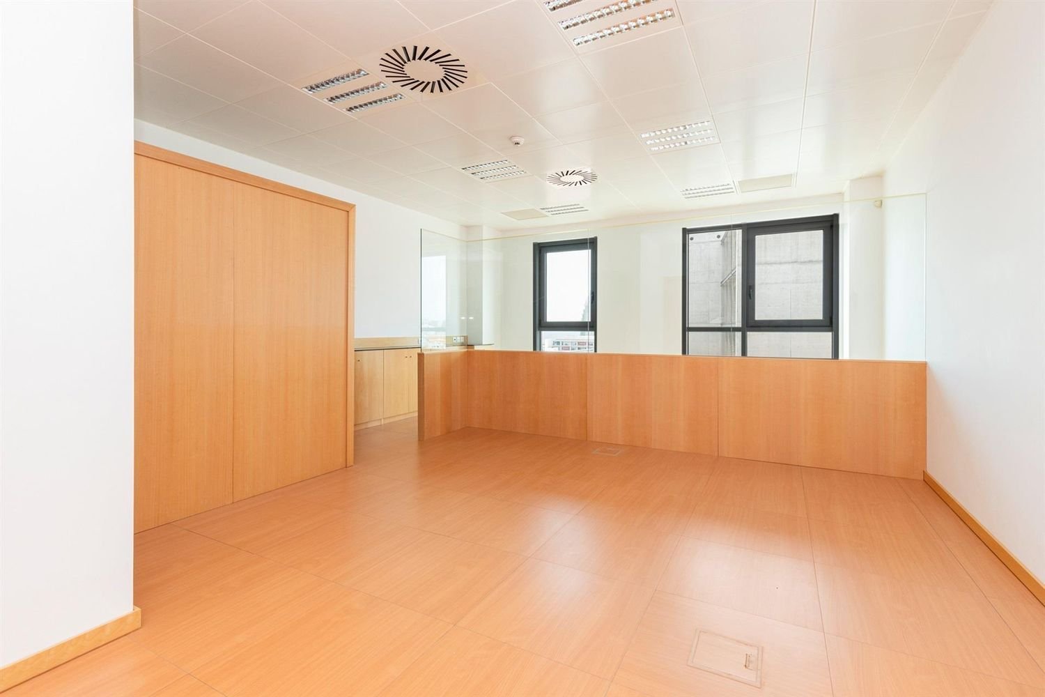 43m² Office in Viana do Castelo, Portugal No. 204864