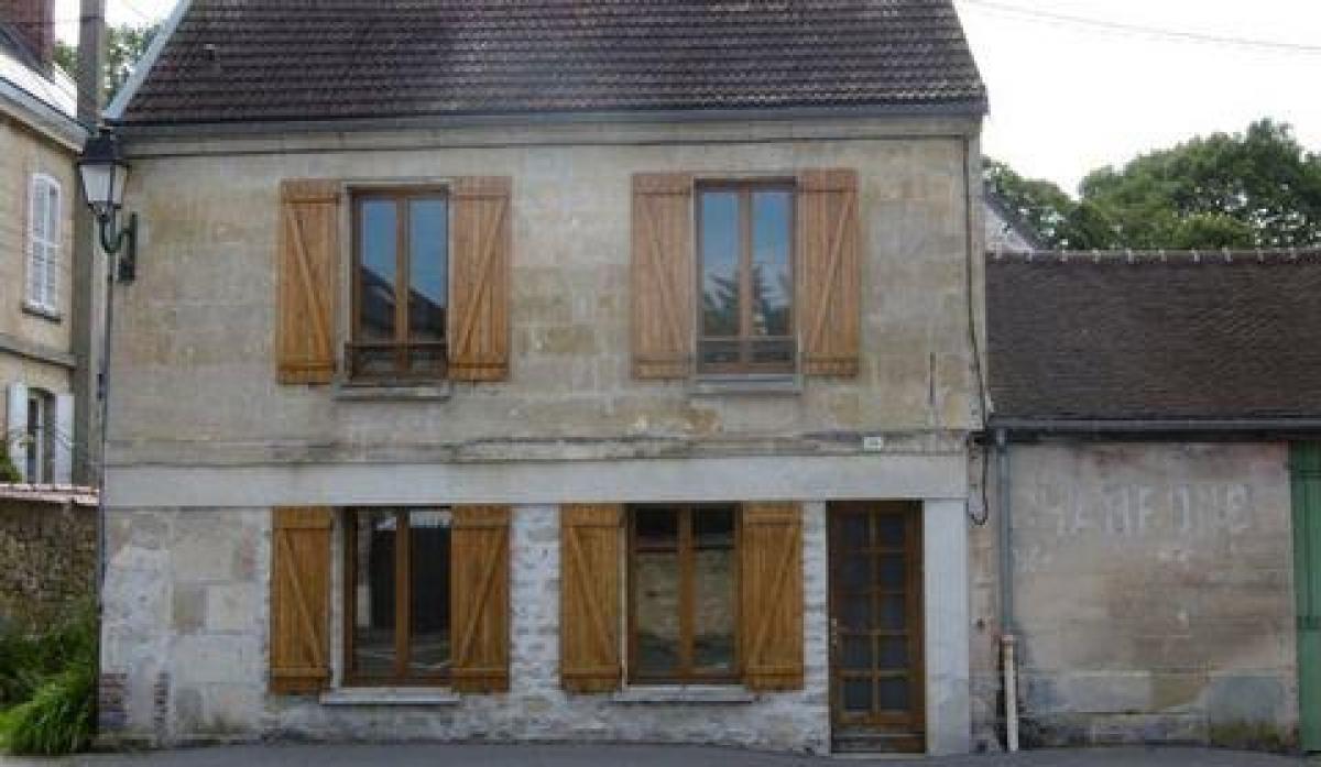 2 bedrooms House in Marines, France No. 12031