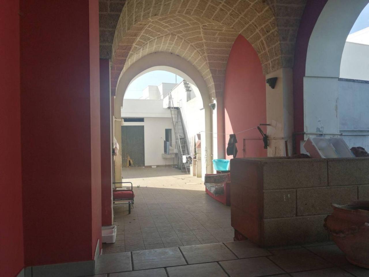 Villa de 5 habitaciónes en Carmiano, Italy No. 24507