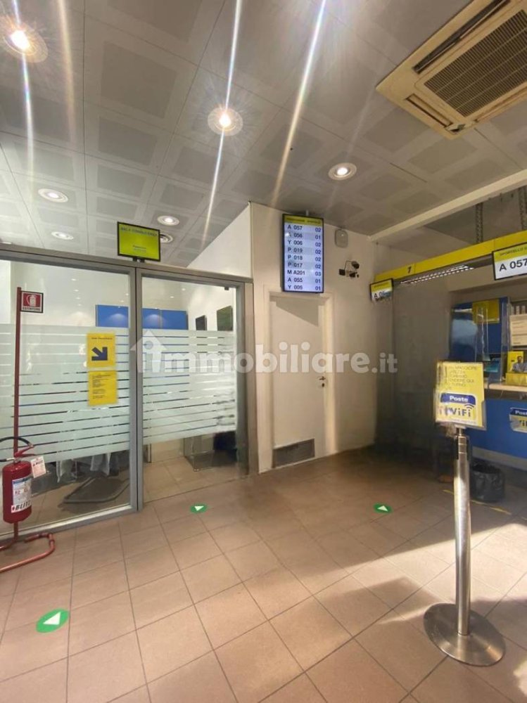 Коммерческая недвижимость с 2 комнатами в Генуя, Италия № 353331