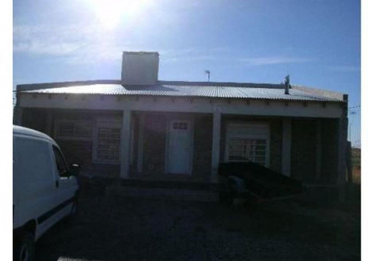 2 bedrooms House in Carmen de Patagones, Argentina No. 18679