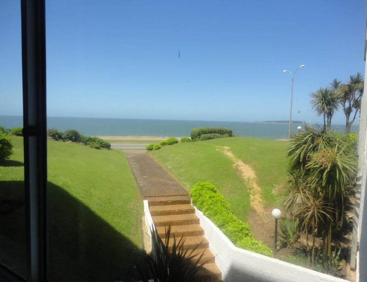 Apartamento de 3 dormitorios en Maldonado, Uruguay No. 9197