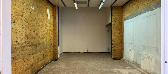 2 rooms Commercial property in Rome, Italy No. 379856 4