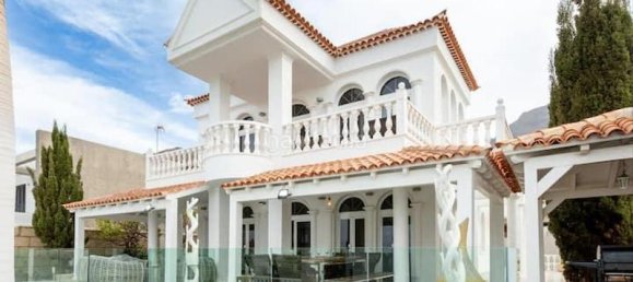 4 bedrooms Villa in Adeje, Spain No. 24998 2