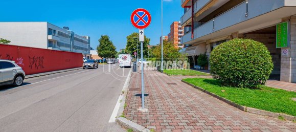 Apartamento de 4 habitaciónes en San Donato Milanese, Italy No. 266579 2