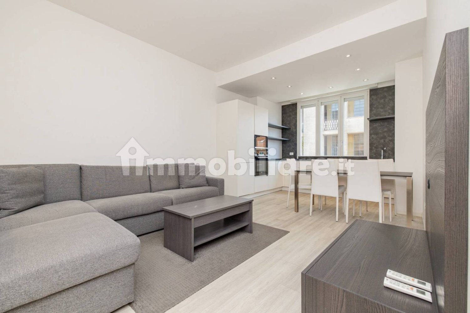 2 bedrooms Apartment in Milan, Italy No. 295234