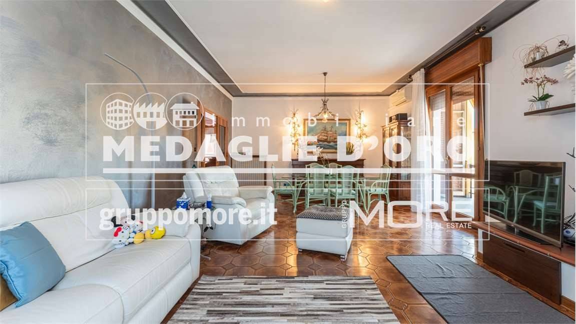 Ático de 5 dormitorios en Modena, Italy No. 271043