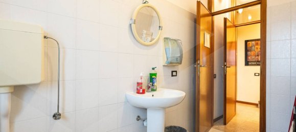 3 rooms Apartment in Mariano Comense, Italy No. 22844 10