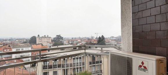 3 rooms Apartment in Mariano Comense, Italy No. 22844 2