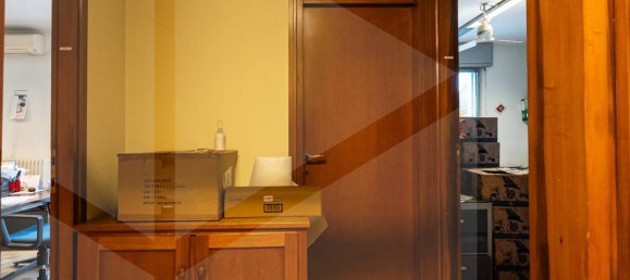 3 rooms Apartment in Mariano Comense, Italy No. 22844 31