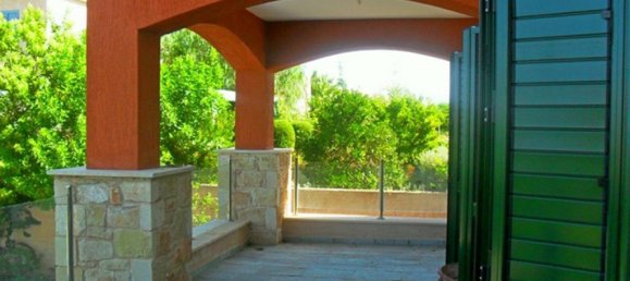 4 bedrooms Villa in Paphos, Cyprus No. 22305 12