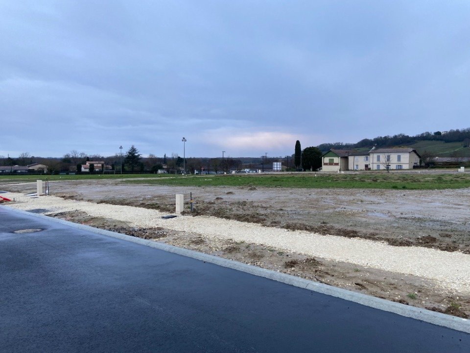  Land in Verdelais, France No. 185887