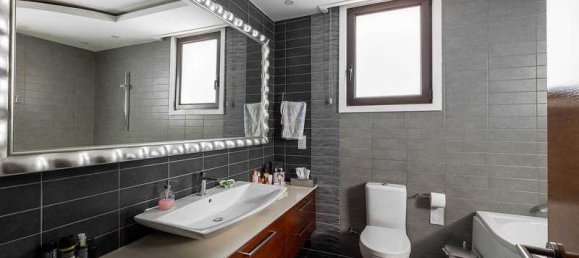 6 chambres Maison à Dromolaxia, Cyprus No. 11606 10