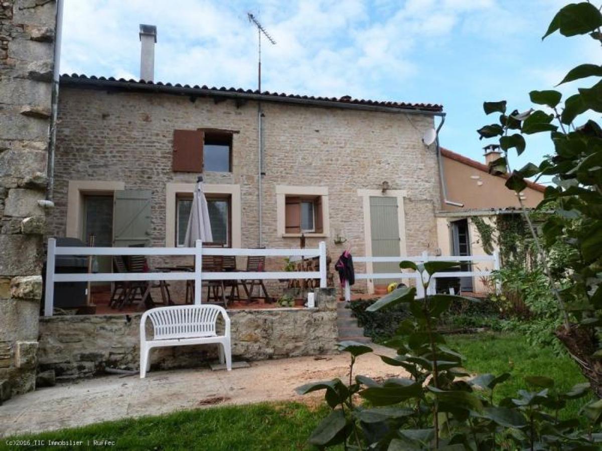 3 غرف نوم منزل في Ruffec, France رقم 22608