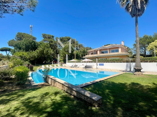 5 bedrooms Villa in Cascais, Portugal No. 323575