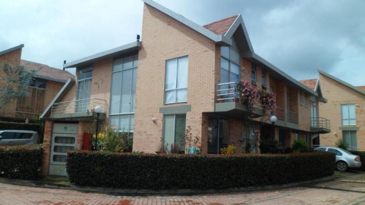 4 bedrooms House in Cundinamarca, Colombia No. 9496