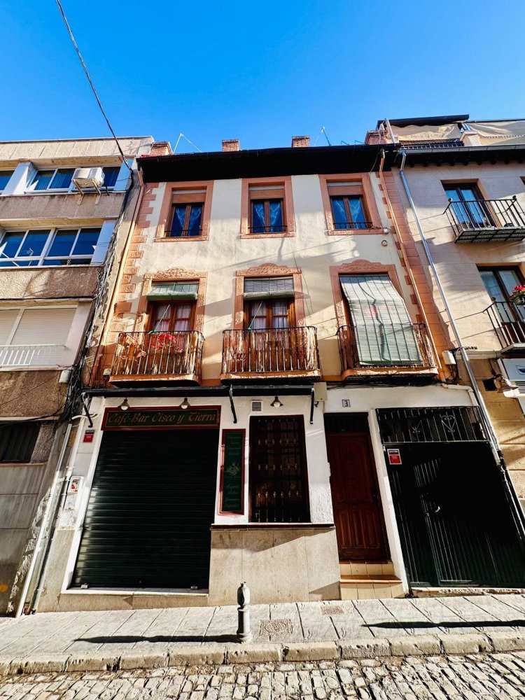 265m² Building in Granada, Spain No. 194459