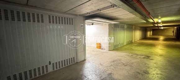  Garage in Rome, Italy No. 298997 3