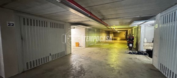  Garage in Rome, Italy No. 298997 4