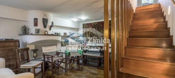 3 غرف نوم فيلا في Mozzo, Italy رقم 313204 23