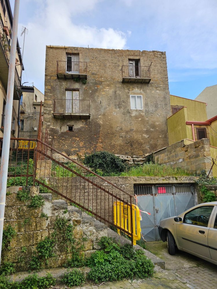 Casa de 6 habitaciónes en Enna, Italy No. 217832