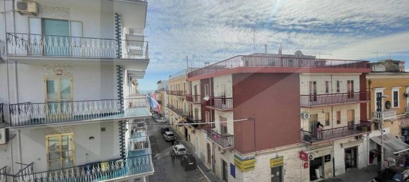 Apartamento de 3 habitaciónes en Manfredonia, Italy No. 28102 28