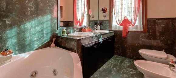 7-Zimmer Villa in Gardone Riviera, Italy, Nr. 8026 52