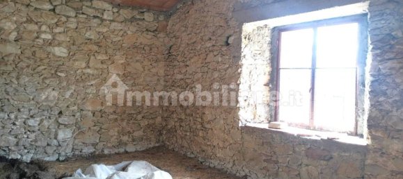 32m² Warehouse in Spoleto, Italy No. 179367 8