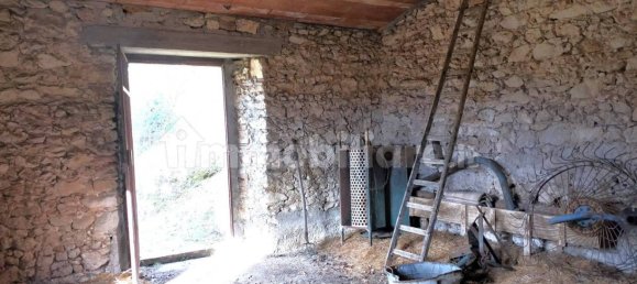 32m² Warehouse in Spoleto, Italy No. 179367 7