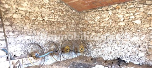 32m² Warehouse in Spoleto, Italy No. 179367 9