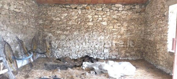 32m² Warehouse in Spoleto, Italy No. 179367 11