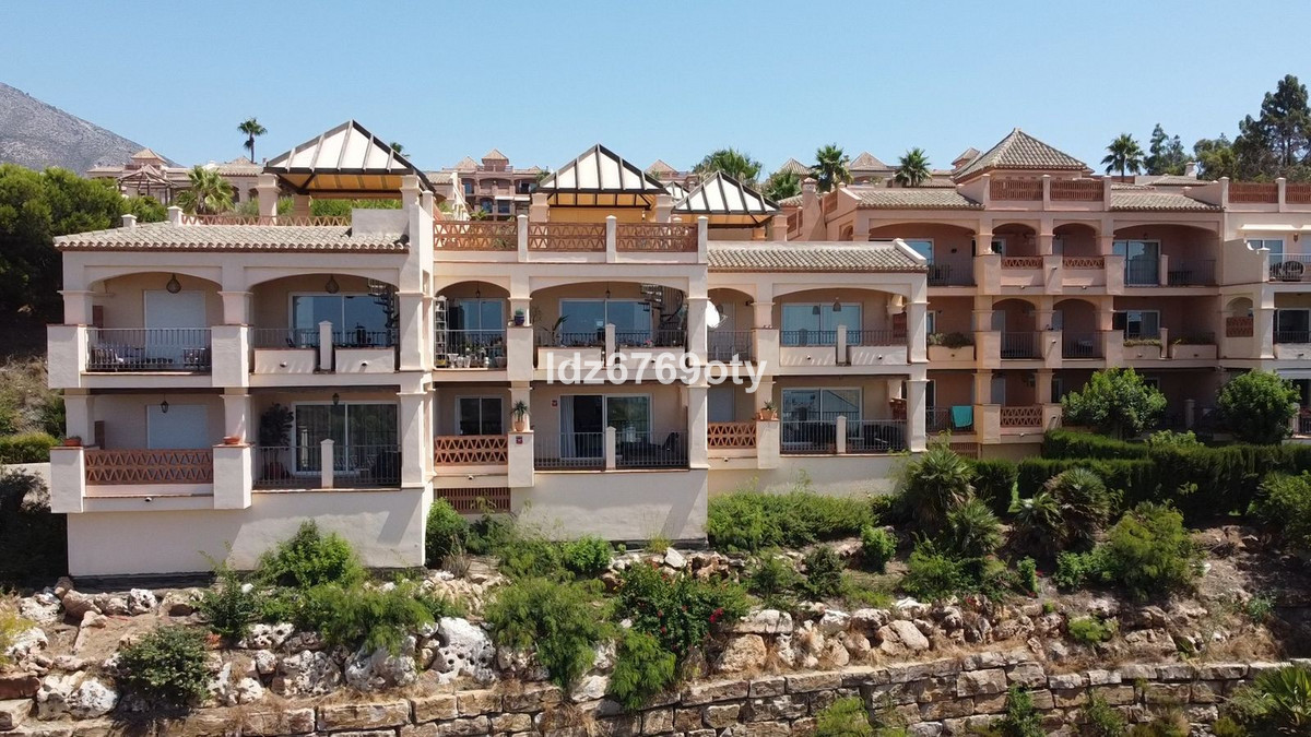 Apartamento de 2 dormitorios en Benalmádena, Spain No. 185478
