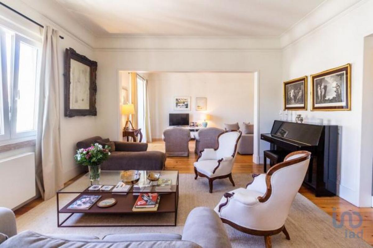 4 bedrooms Apartment in Lisbon, Portugal No. 6106