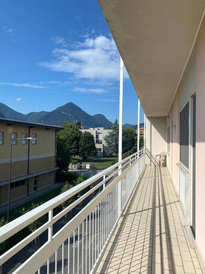 Apartamento de 4 divisões em Erba, Italy N.º 108802