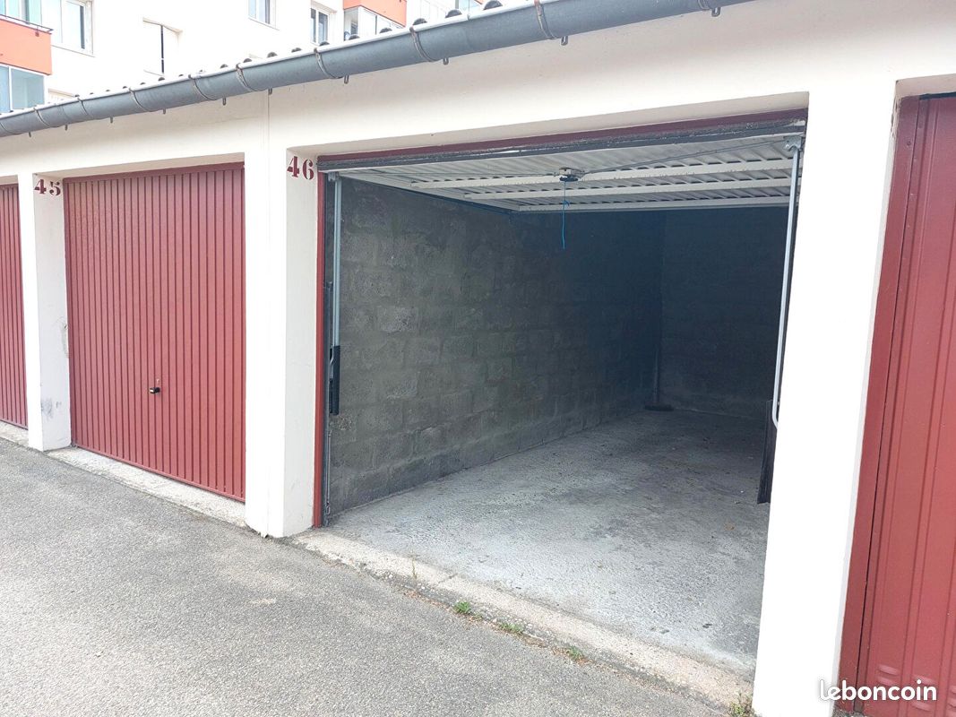  مرآب في Villeurbanne, France 13متر مربع رقم 286457