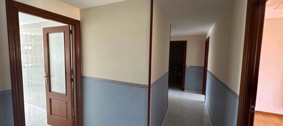 Apartamento de 3 dormitorios en San Andrés del Rabanedo, Spain No. 189743 2