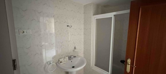 Apartamento de 3 dormitorios en San Andrés del Rabanedo, Spain No. 189743 10