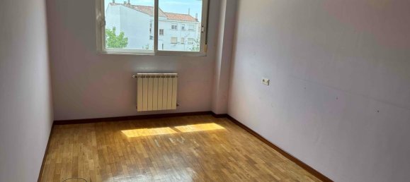 Apartamento de 3 dormitorios en San Andrés del Rabanedo, Spain No. 189743 8