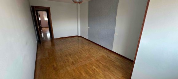 Apartamento de 3 dormitorios en San Andrés del Rabanedo, Spain No. 189743 4