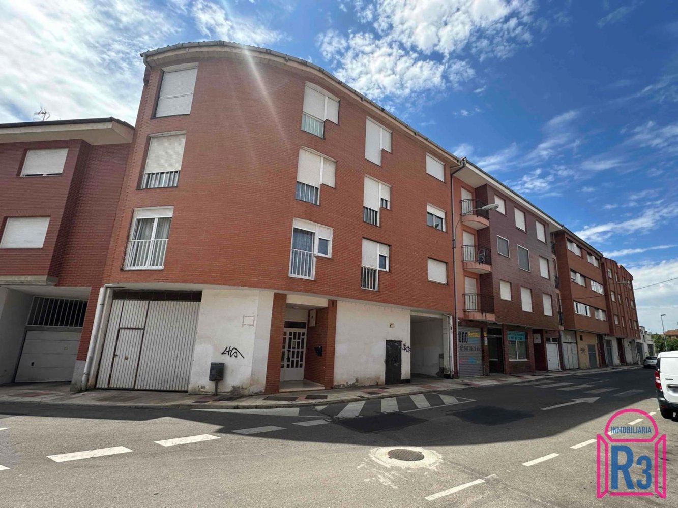 Apartamento de 3 dormitorios en San Andrés del Rabanedo, Spain No. 189743