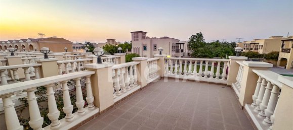 Moradia em banda T1 em Jumeirah Village Triangle, UAE N.º 27691 12