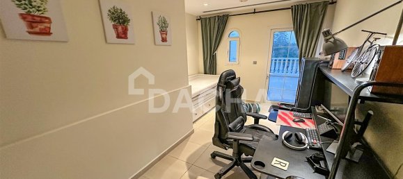 Moradia em banda T1 em Jumeirah Village Triangle, UAE N.º 27691 10