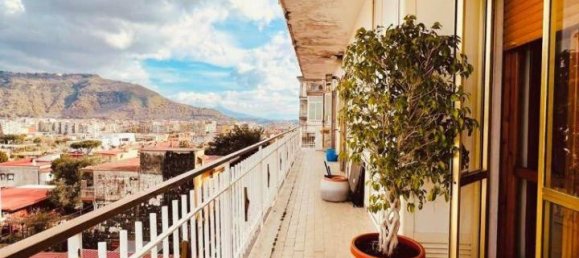 Apartamento de 3 habitaciónes en Naples, Italy No. 39399 2