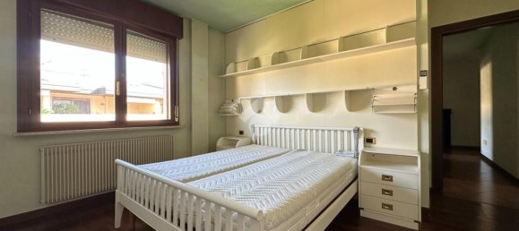 4 bedrooms Apartment in Treviso, Italy No. 381678 2